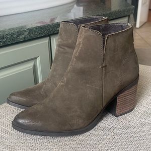 Steve Madden Olive Bootie, Size 6